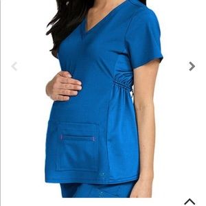 Women’s maternity scrub top and pant